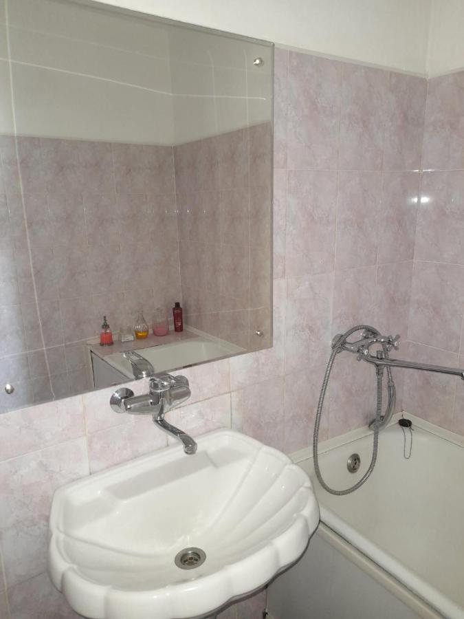 Изумруд Apartment Уралск Екстериор снимка